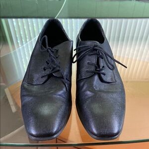 Tahari dress shoes